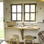 Morndyke Shepherds Huts 3*