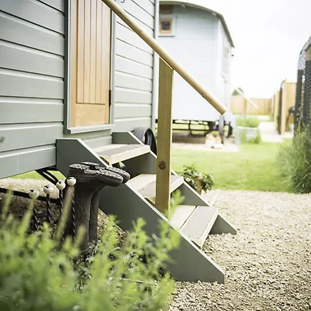 Morndyke Shepherds Huts 3* Тирск