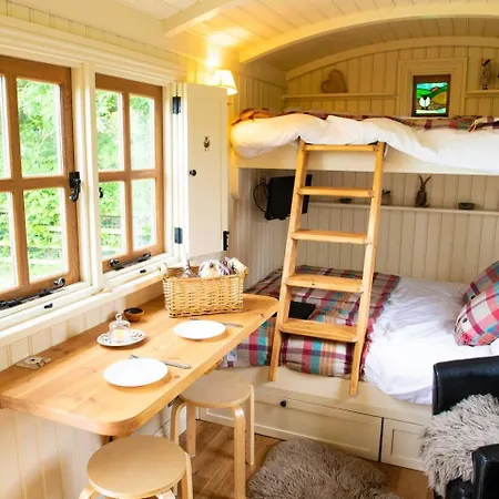 Morndyke Shepherds Huts Campsite Thirsk