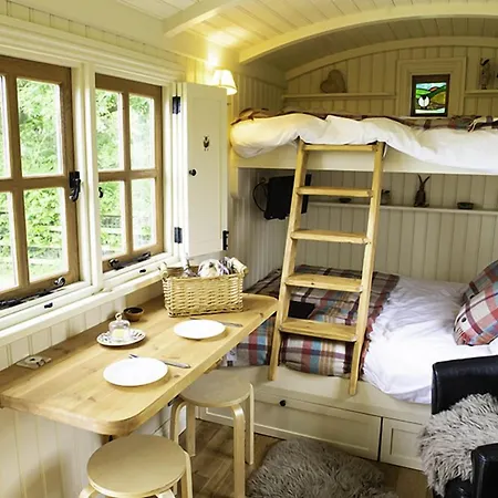 Morndyke Shepherds Huts Campsite 3*