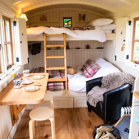 Morndyke Shepherds Huts Campsite