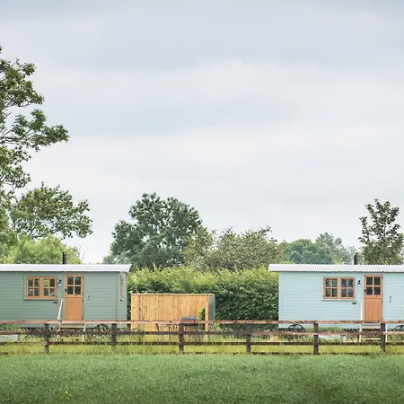 Morndyke Shepherds Huts Campsite 3*