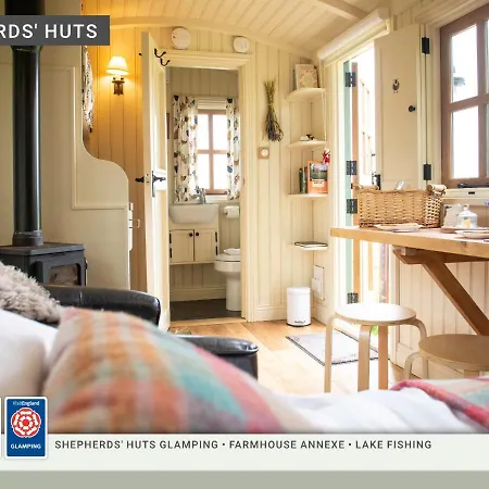 Morndyke Shepherds Huts Camping Thirsk