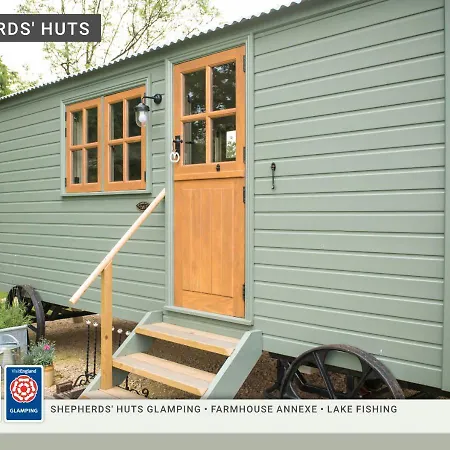Morndyke Shepherds Huts 3*