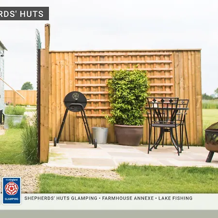 Camping Morndyke Shepherds Huts Thirsk