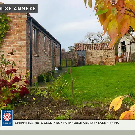 Morndyke Shepherds Huts Camping 3*