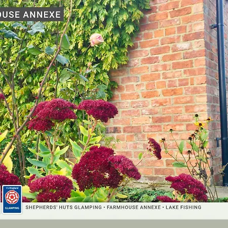Morndyke Shepherds Huts Camping Thirsk
