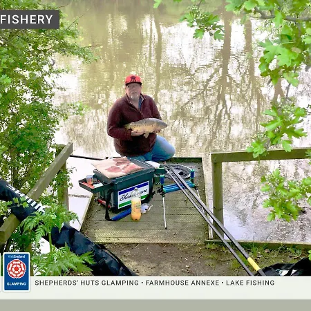 캠프장 Morndyke Shepherds Huts 3*