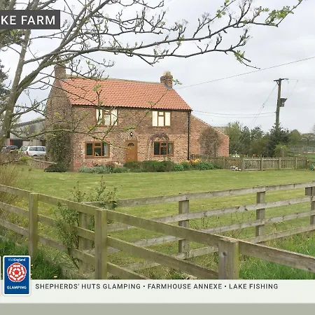 Morndyke Shepherds Huts Camping Thirsk