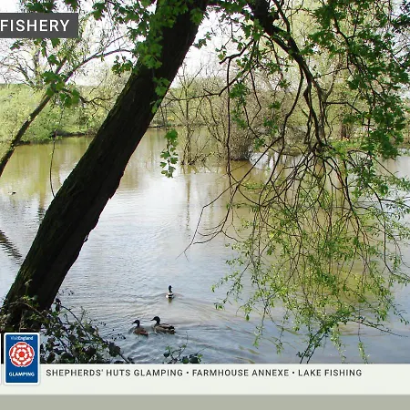 Morndyke Shepherds Huts 캠프장 3*