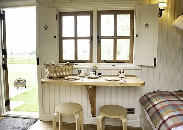 Morndyke Shepherds Huts 3*