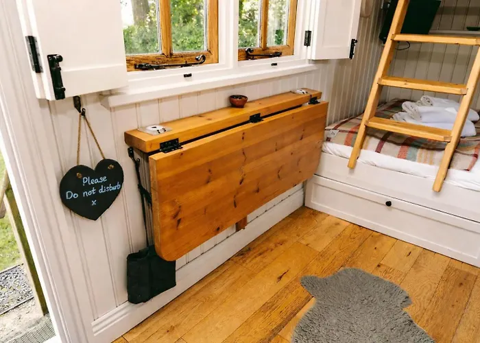 Morndyke Shepherds Huts Camping 3*