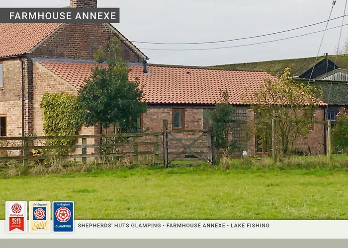 Morndyke Shepherds Huts 3*