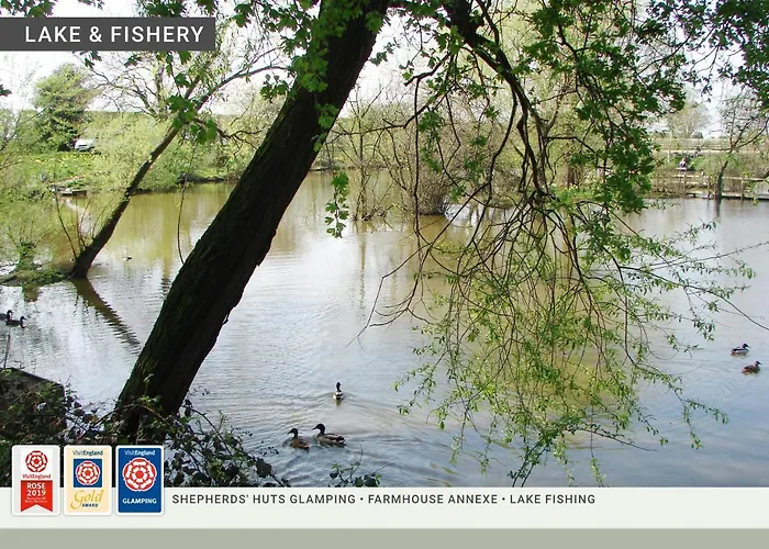 Morndyke Shepherds Huts Parque de Campismo 3*